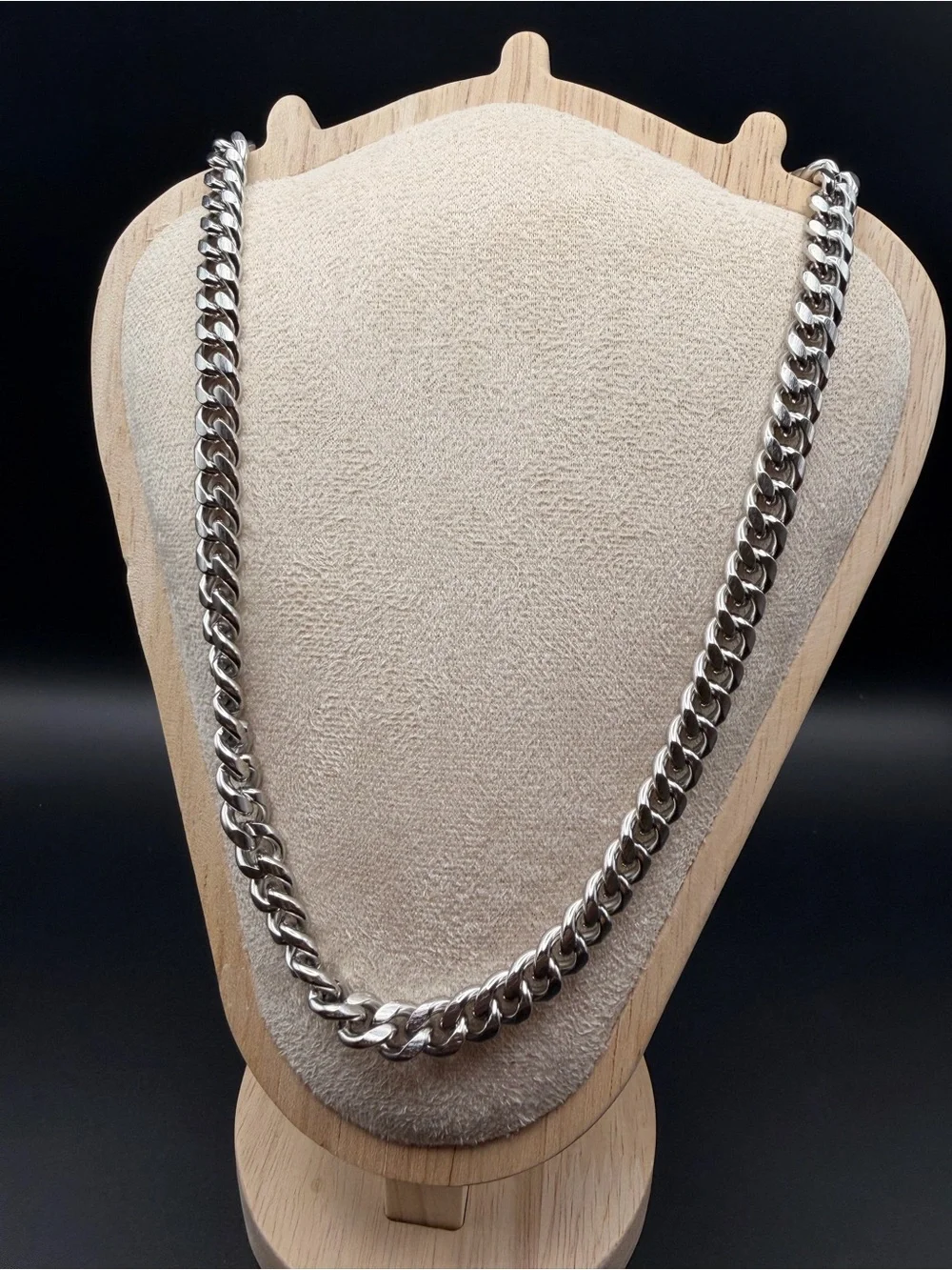 Men's Silver Cuban Link Chain Necklace - Stylish Grooming Accessory
